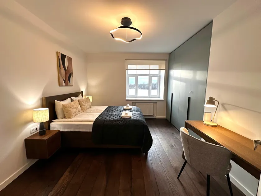 Panoramic River View I Spacious Modern 2BR Apartment - Image 1