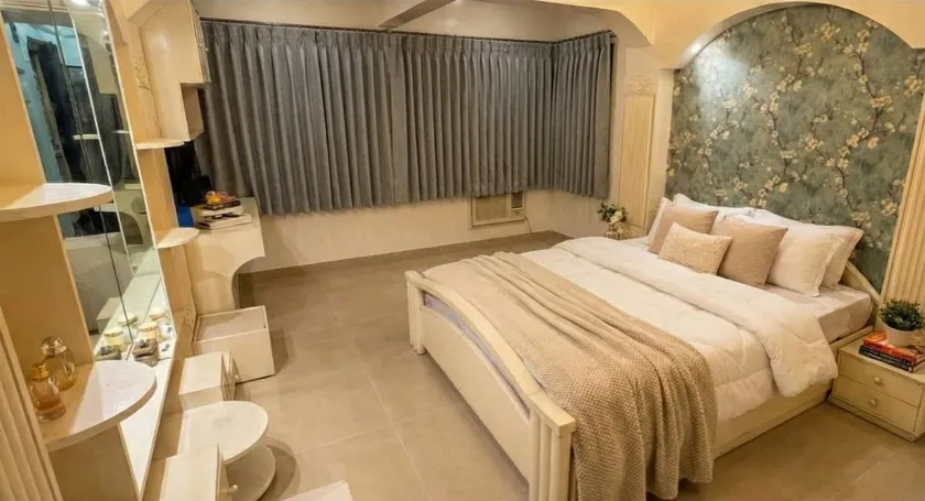 Live in the Heart of Bollywood Lokhandwala Andheri - Image 1