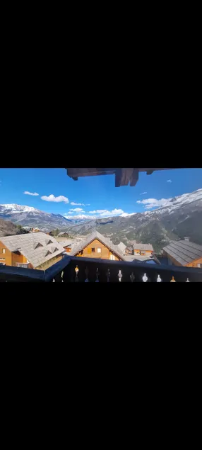 Alpine retreat • Exceptional mountain view - Image 1