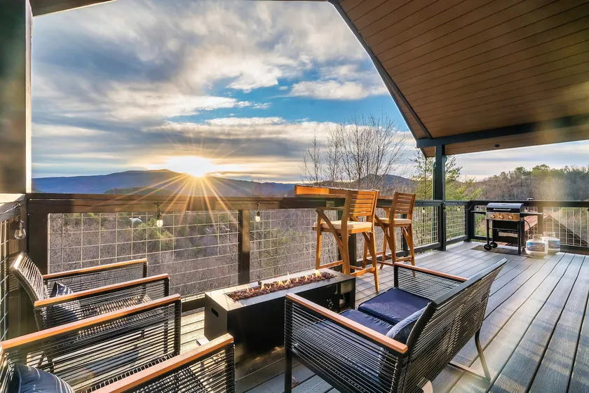 Epic Couples Getaway• Epic Mountain Views• HotTub - Image 1