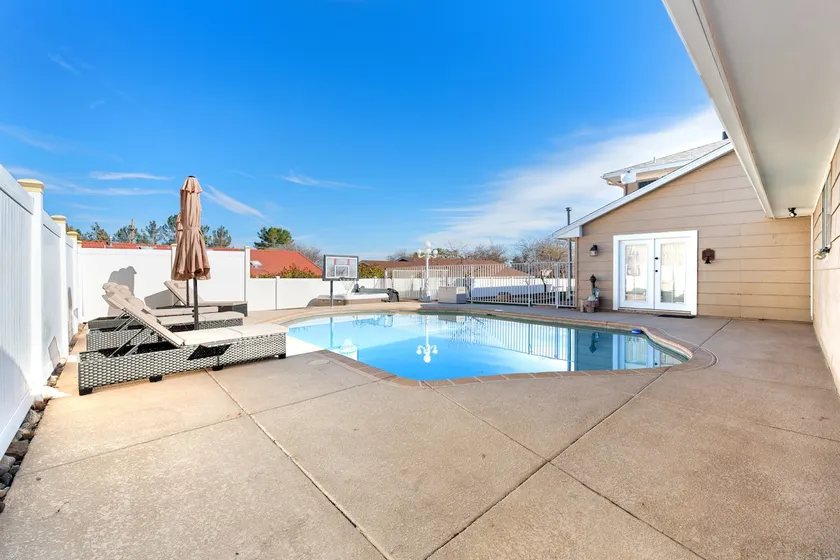 The Geode: 8BR, Pool, Sauna, Hot Tub, Pool Table - Image 1