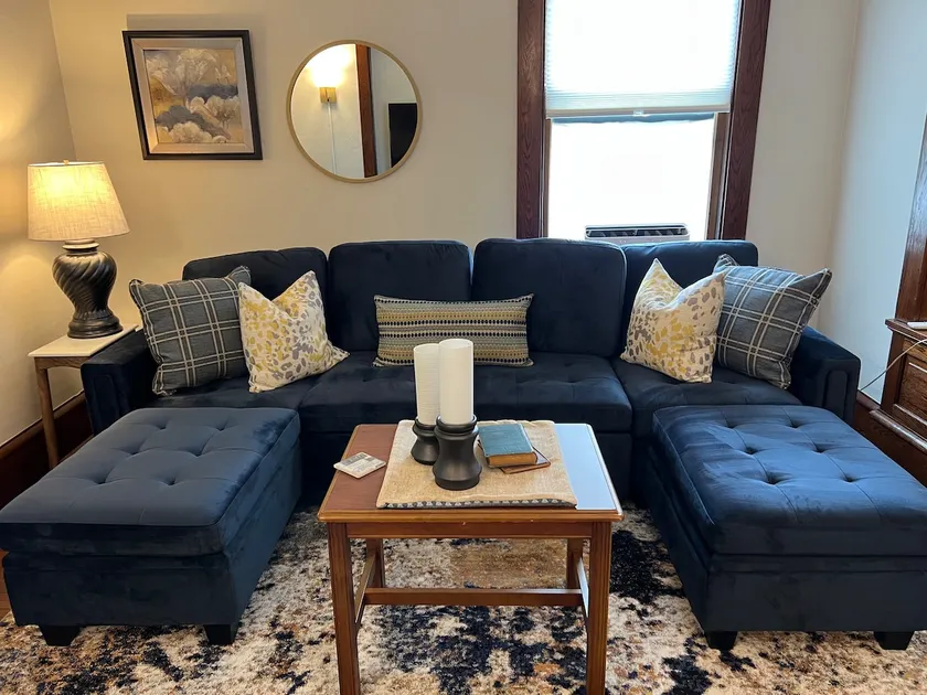 King’s Suite in Lake Country w/ 50in TV & King Bed - Image 1