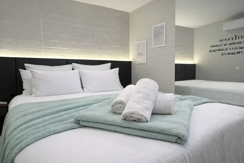 Guest House Retreat Downtown With Pool - Image 1