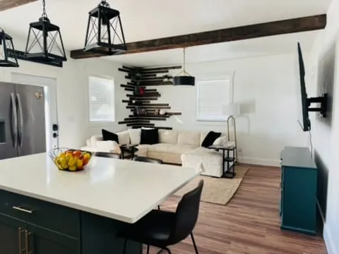 Stylish 2BR-2Bath | Master Suite | Laundry - Image 1