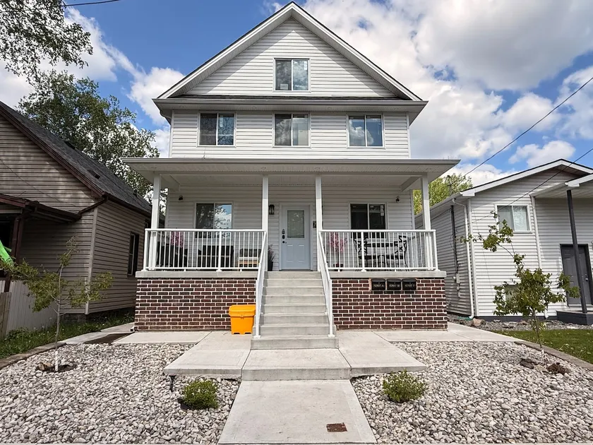 3 BR Modern Home in Windsor (WEST) by the bridge - Image 1