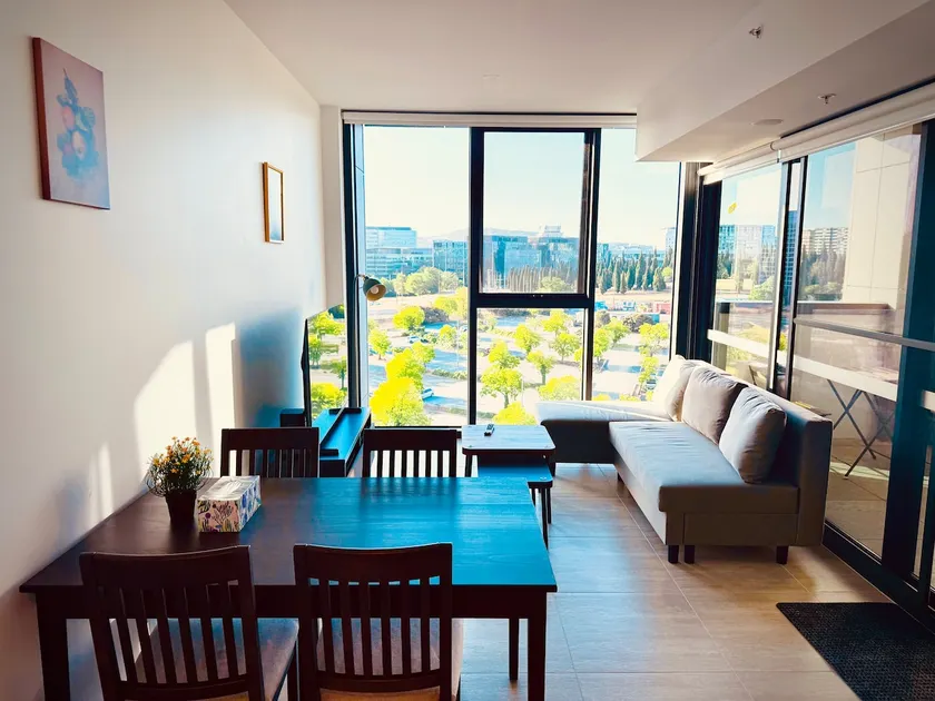 Canberra CBD 1-BED APT Amazing View FREE Parking - Image 1