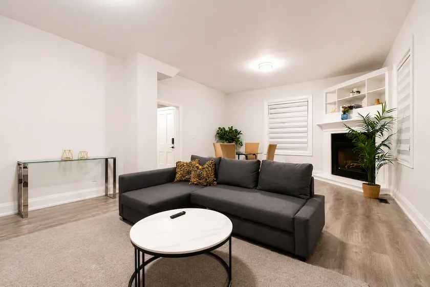 Executive Townhome In Vaughan - Image 1