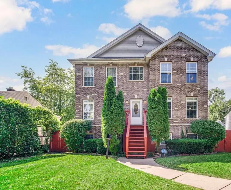 Fun and Cozy Family Home Near O’hare Airport - Image 1