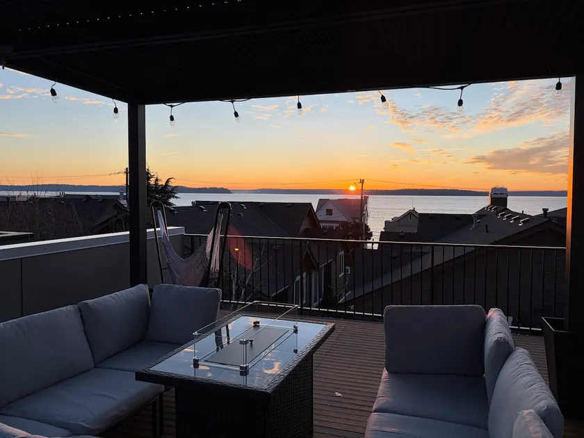 5 Star | Rooftop Sound Views | Alki Beach Luxury - Image 1