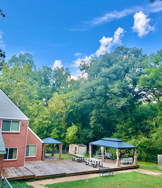 The Bulldog Basecamp | Sleeps 18 | Game Day - Image 1