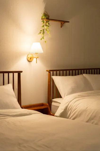# 8 people only/5 minutes walk from Banwoldang/Spacious living room/Dongseong-ro/Luggage storage/Laundry drying/Hotel bedding/Netflix free - Image 1