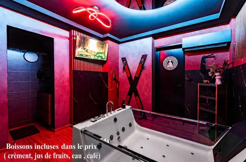 Love Room with Hot Tub & Sauna – An Unforgettable Night - Image 1