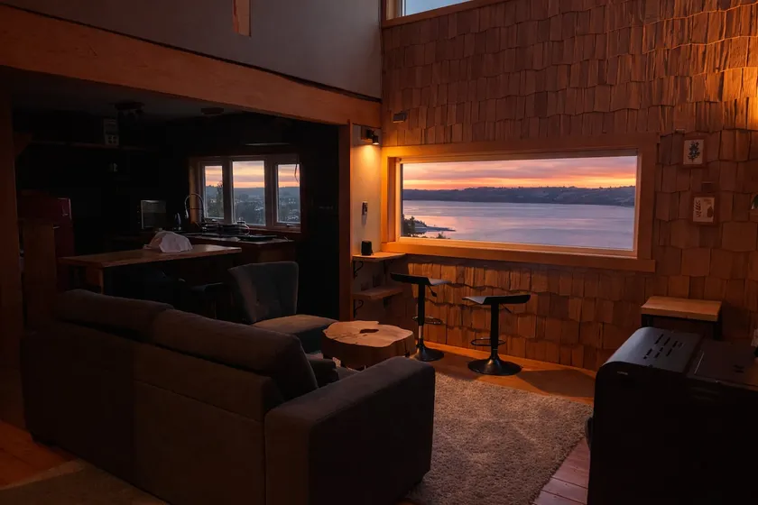 Cabin with panoramic view of the Castro fjord - Image 1