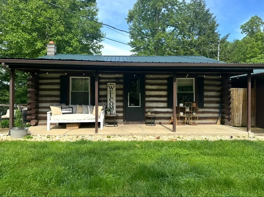 Cute, pet friendly cabin on Wood Creek Lake! - Image 1
