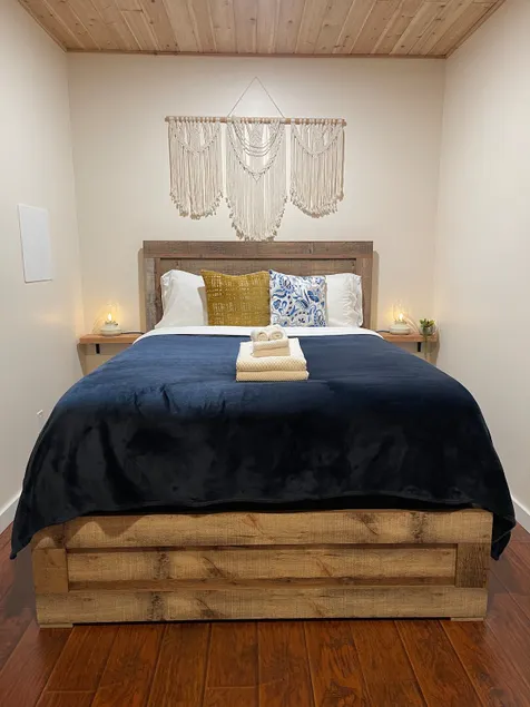 Cozy Cedar Nook - Image 1