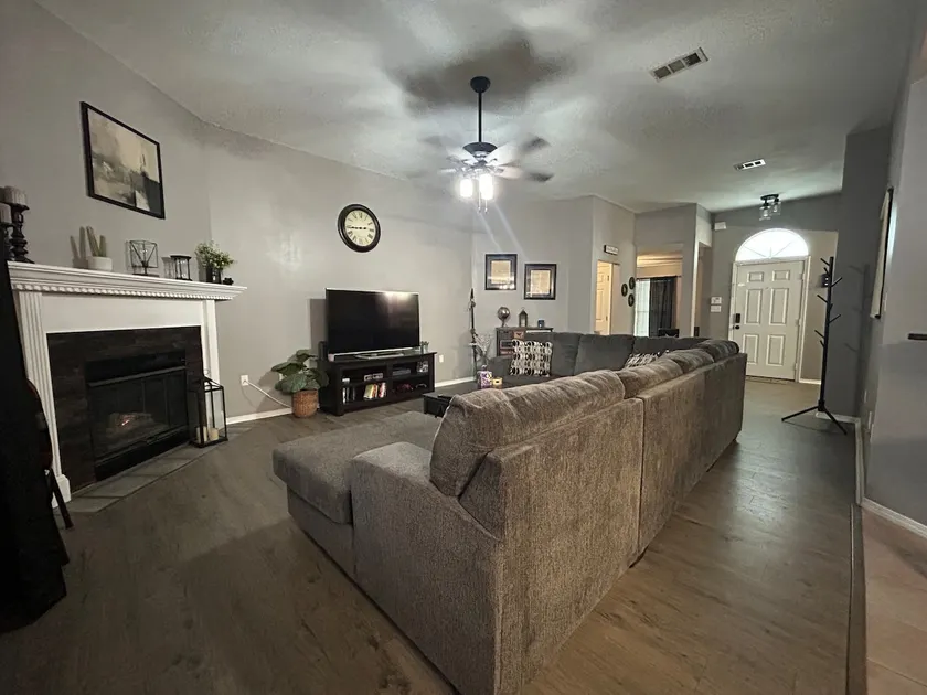 Crestview Comfort & Coast - Image 1