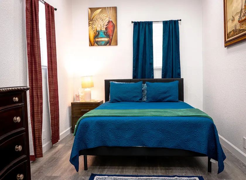 Bright UnitB •Near Springs- EV- discounted rate - Image 1