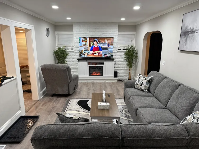 Luxury Comfort Stay | Spacious • Relaxing•Friendly - Image 1