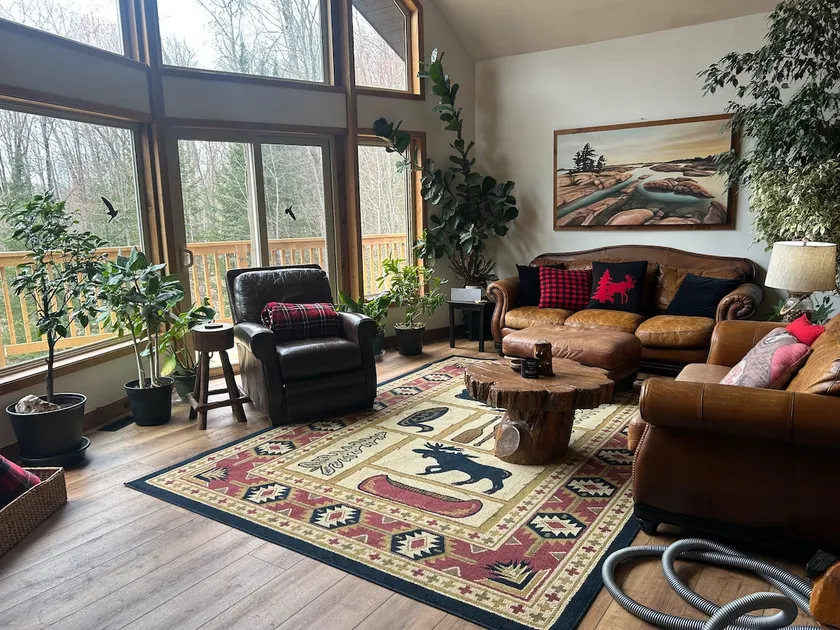 OakRidge Retreat-HOT TUB 100s of acres WIFI - Image 1
