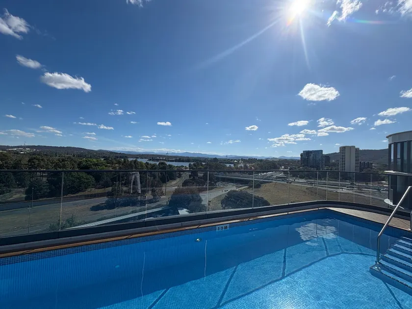 Brand new 1b，Canberra center，lake view. - Image 1