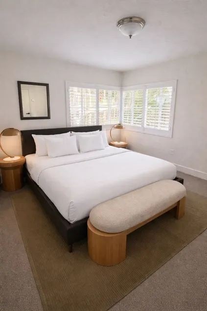 Spacious Queen 1BR Suite w/Kitchenette | Downtown - Image 1
