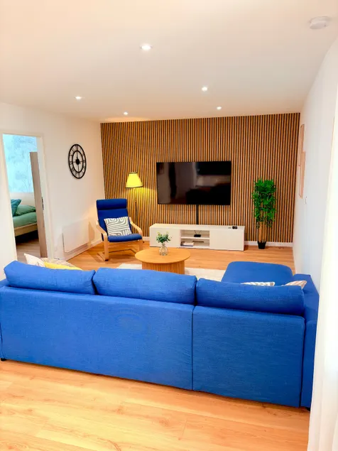 Guest Lounge. Grande Rue, Dole town center - Image 1