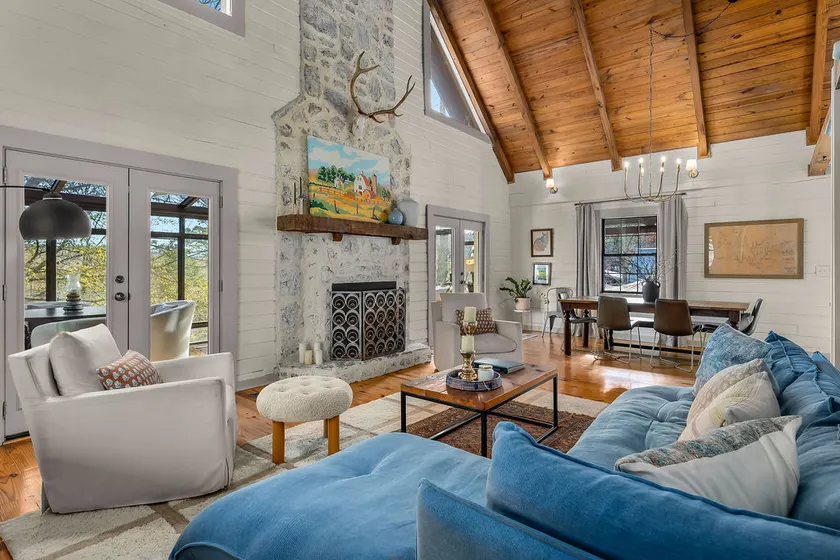 Best Lakeside Living at Big Bend Retreat! - Image 1