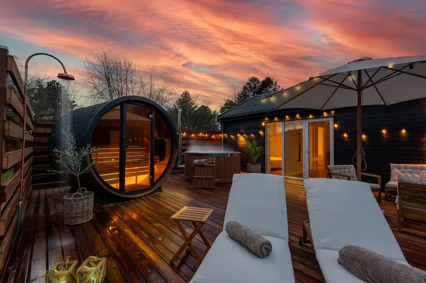 Wildlife bath | Sauna | Cinema | Activity room - Image 1