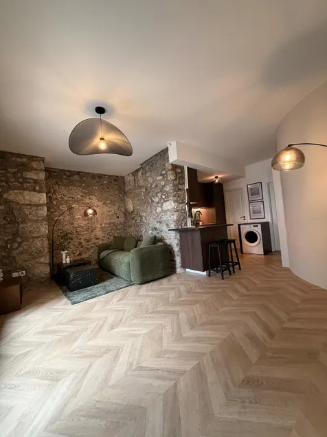 Designer apartment at the Tour César, 2 steps from the lake - Image 1