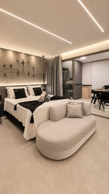 Picasso | 4 Guests | Pool | Gym | Garage | A/C | 15 min to the Airport - Image 1