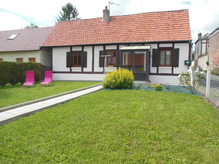 House in the center of the village of Mesnières en Bray - Image 1