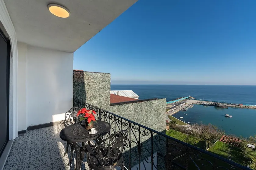 20 minutes to the airport *Sea View* Balcony - Image 1