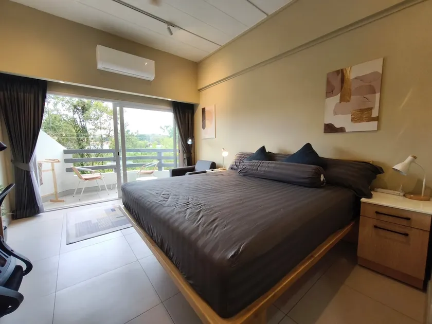Stylish Studio Condo on the Beach - Image 1