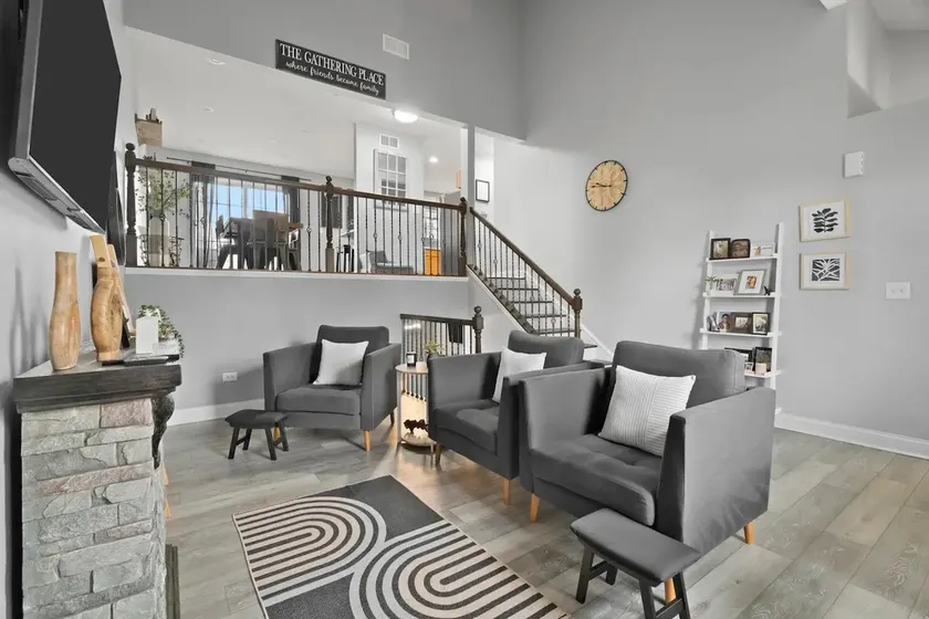 Modern & Spacious Retreat • Fast Wi-Fi •Desk• Yard - Image 1