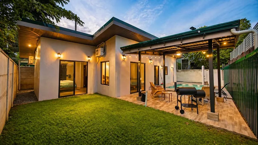 House with a private pool - Image 1
