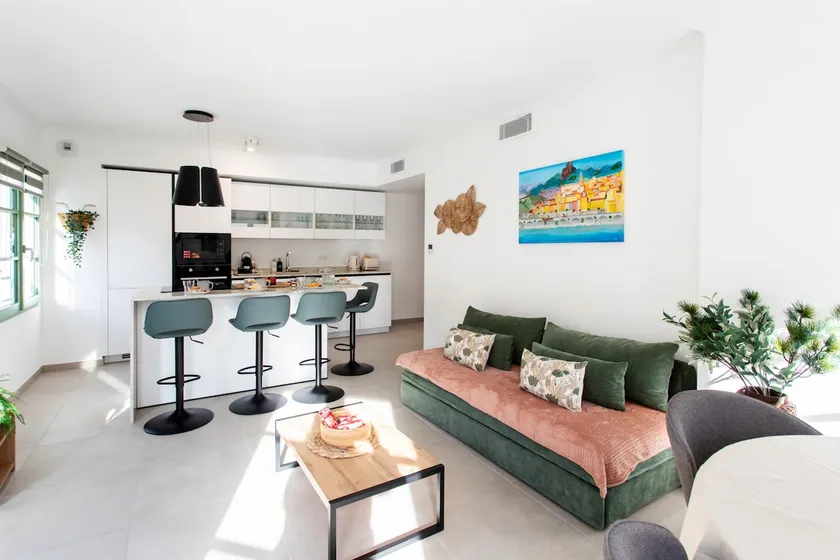 Candide – AC & Terrace – J&J Concierge - Image 1