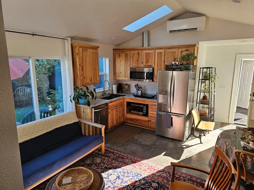 Whiteaker Guesthouse - Image 1
