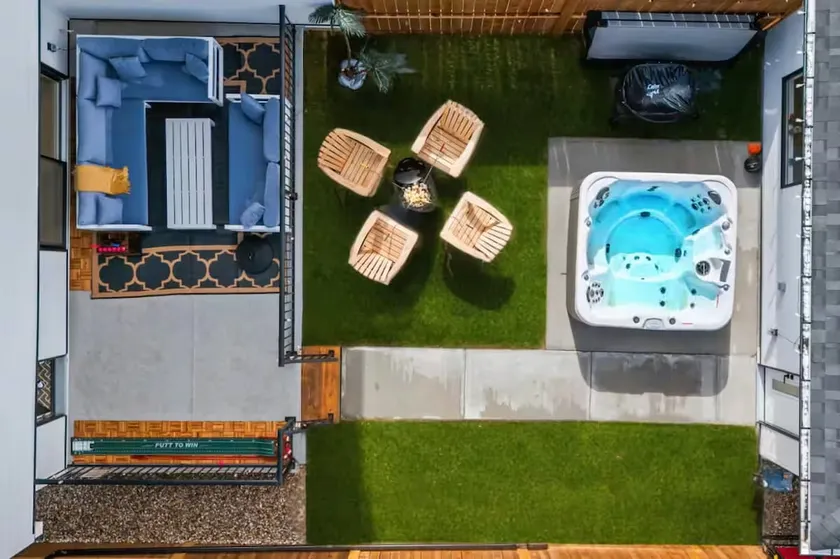 RARE | Hot Tub | Lux 3 BR | 1M+ Home Mins to DT - Image 1