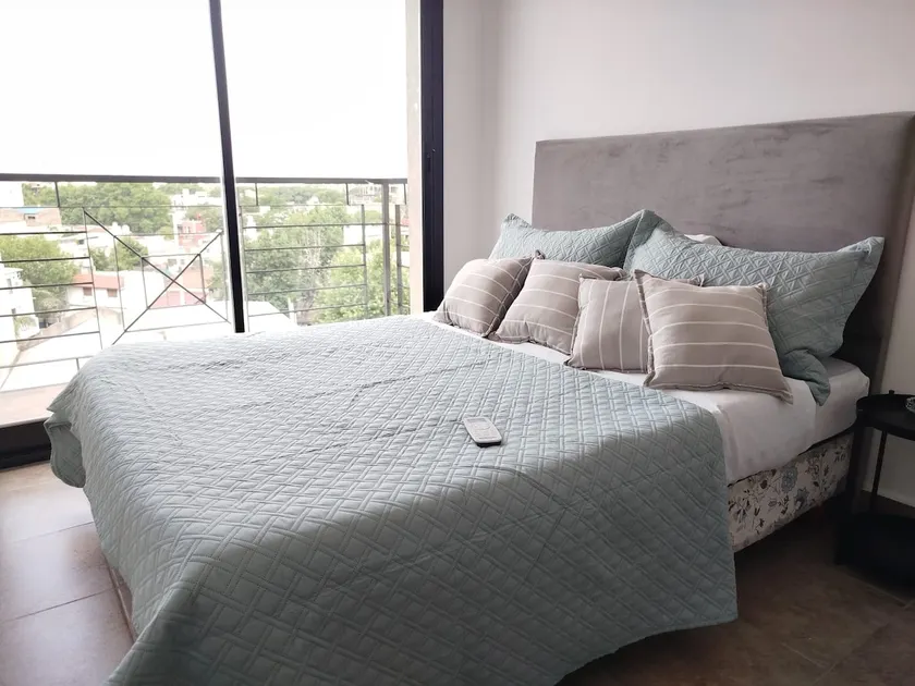 Beautiful furnished studio apartment with balcony - Image 1