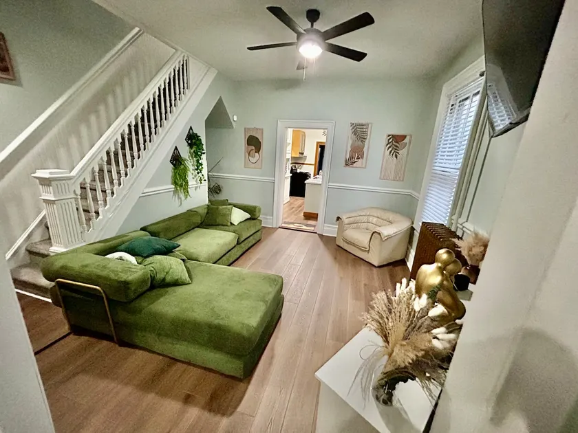 Spacious, historical oasis in center city - Image 1