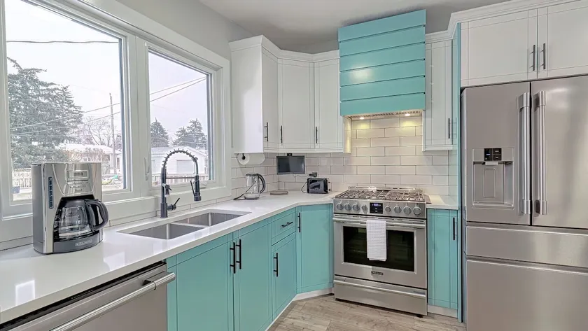 Modern 3BR Suite Steps to C-Train Near Zoo & DT - Image 1