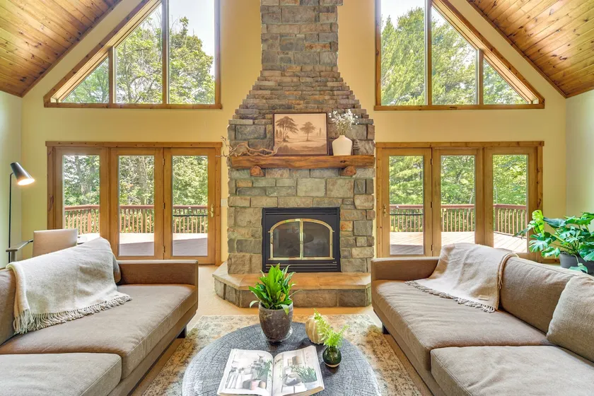 Lakefront Home in Amery - Come see the leaves! - Image 1