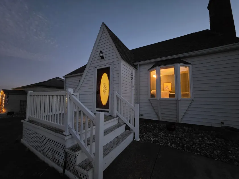 Charming Cozy Home | Relax & Recharge - Image 1