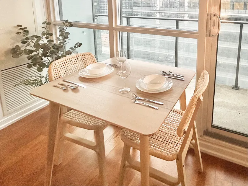 Cozy luxury 1 Bedroom & Office Maple Leaf Square - Image 1