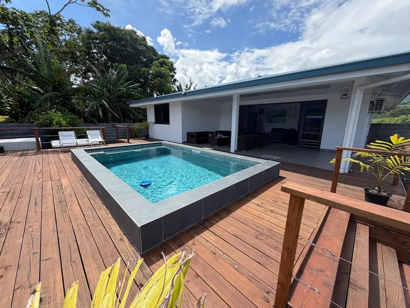 Spacious 3-bedroom house with pool in Papeari - Image 1