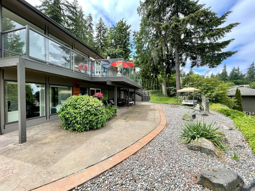 Panoramic Lake/Mt. View Guest Suite in Bellevue - Image 1
