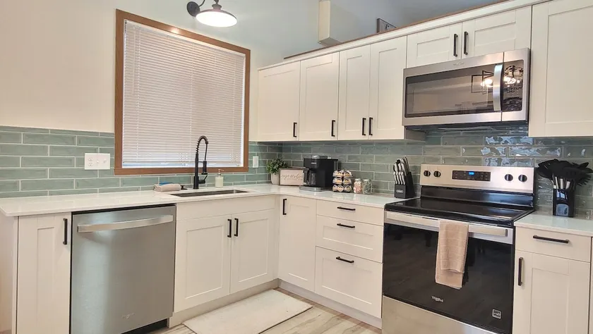 3 King Beds, TV in Every Bedroom, Fully Updated! - Image 1