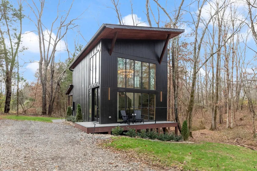 The Shady Chalet- Modern Cabin w/ Hot Tub - Image 1