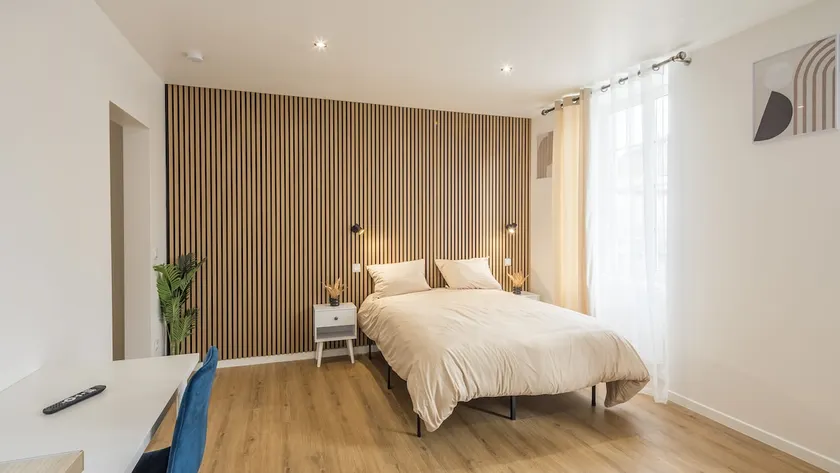 The Refined – Comfort close to the train station. - Image 1