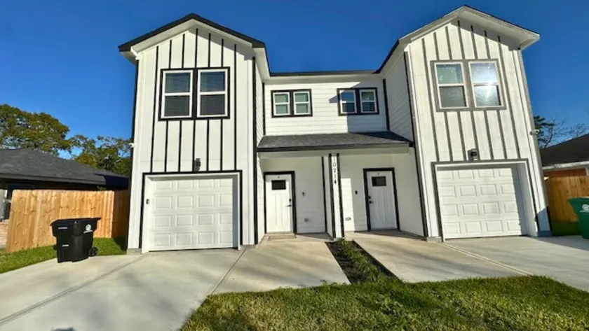 Quiet 3BR Stay King Bed Near Downtown - Image 1